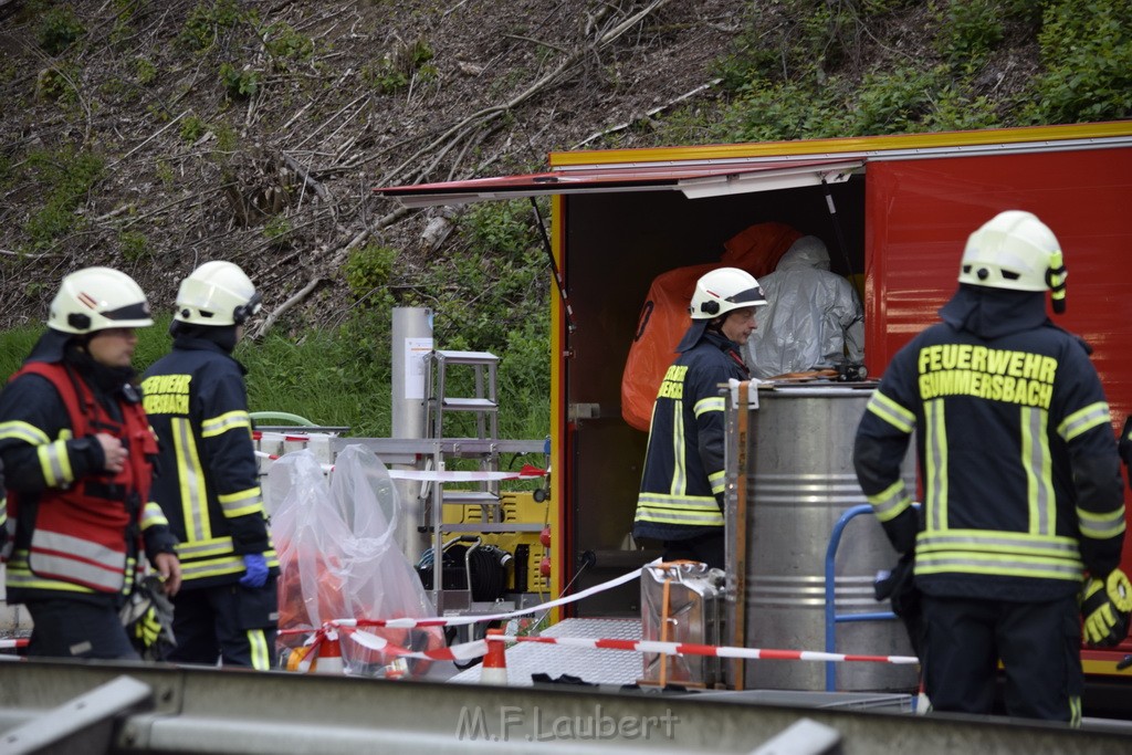 VU Gefahrgut LKW umgestuerzt A 4 Rich Koeln Hoehe AS Gummersbach P181.JPG - Miklos Laubert